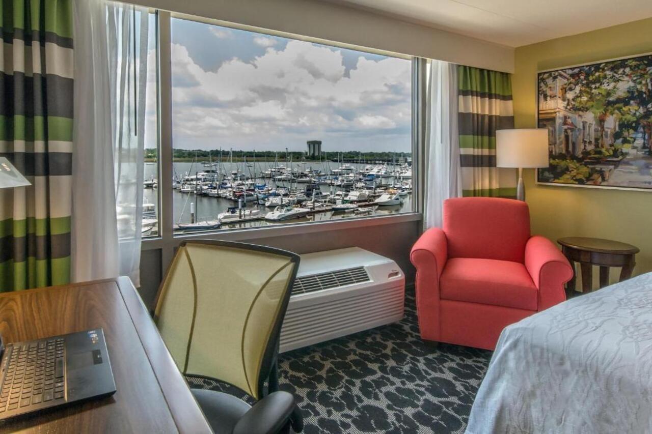 Hilton Garden Inn Charleston Waterfront/Downtown Экстерьер фото