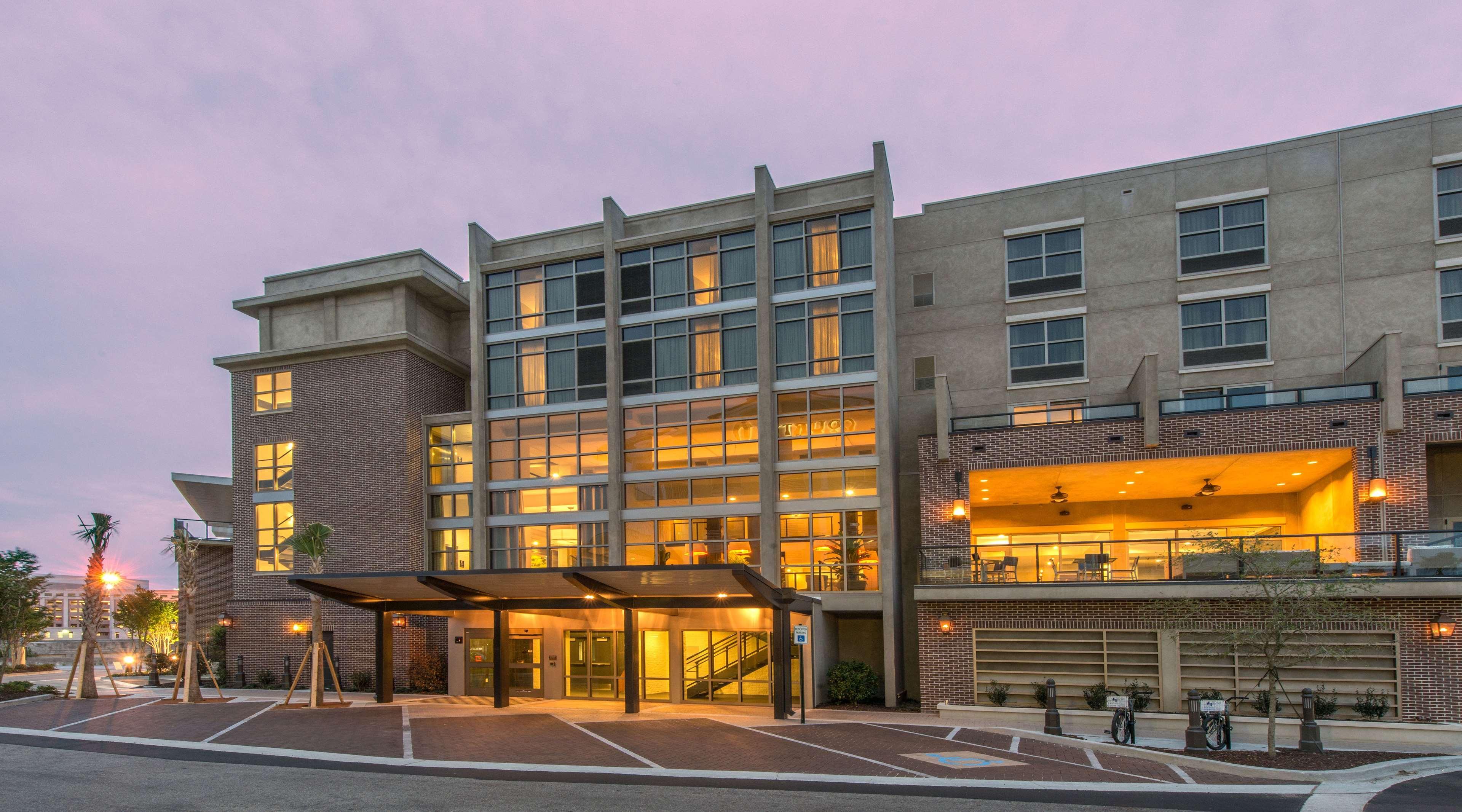 Hilton Garden Inn Charleston Waterfront/Downtown Экстерьер фото